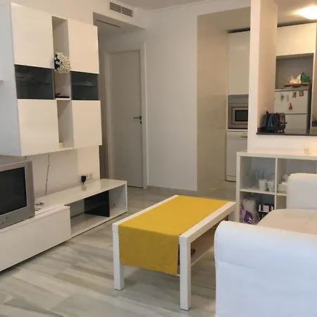 With 2 Bedrooms In Fuengirola, With Wifi - 500 M From The Be * Fuengirola